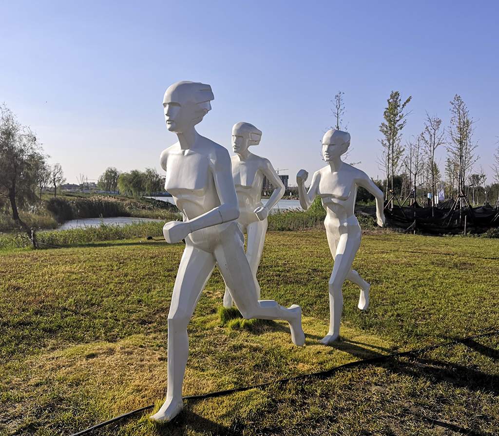 奔跑賽跑跑步公園景觀玻璃鋼雕塑