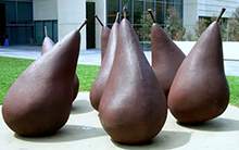 鑄銅鍛打水果玻璃鋼仿銅大型梨水果造型雕塑