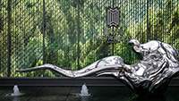 巧匠雕塑生產廠家作品案例：不銹鋼水景鏡面水滴大型景觀雕塑